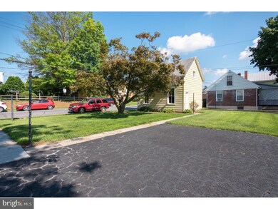 1112 E Bellevue Ave, Reading, PA 19605 - photo 5