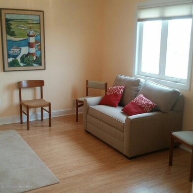 Den area, plenty of room for guests