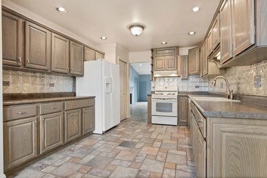 635 E 92nd Ave, Merrillville, IN 46410 - photo 3