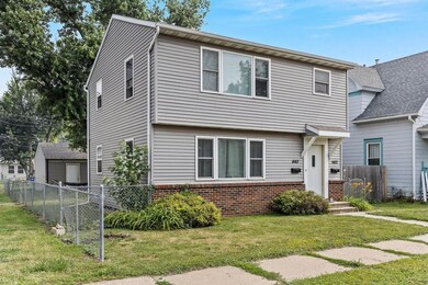 440 9th Ave SW, Cedar Rapids, IA 52404 - photo 2