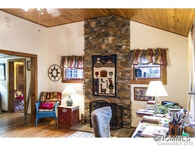 Living-High Wood Ceiling