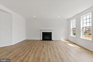 173 Holly Springs Dr, Charles Town, WV 25414 - photo 4