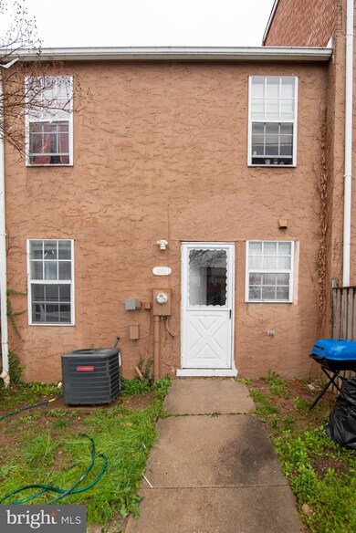 1005 Somerset St, Baltimore, MD 21202 - photo 2