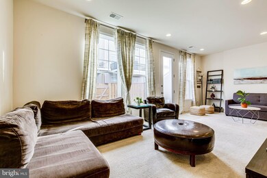 42281 Lancaster Woods Square, Chantilly, VA 20152 - photo 5