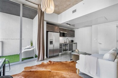 Centro unit 1404, Miami, FL 33131 - photo 4