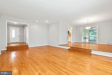 2345 Paddock Ln, Reston, VA 20191 - photo 4