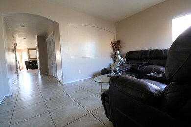 906 Front room