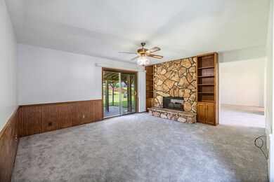 701 Butterfield Dr, Algonquin, IL 60102 - photo 2