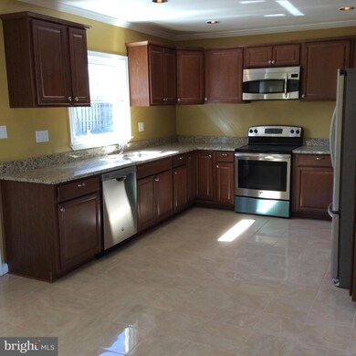 921 Ray Rd, Hyattsville, MD 20783 - photo 3