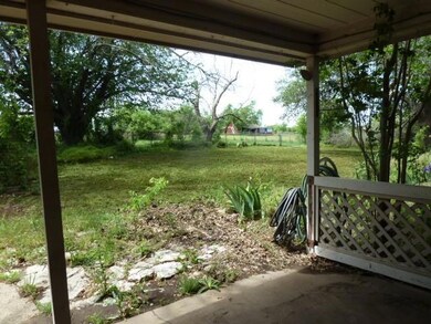 2055 Hill Top Cir, Weatherford, TX 76085 - photo 3