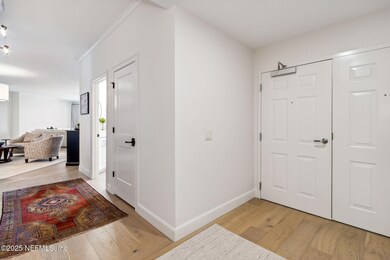 2-web-or-mls-426 Beachside Pl_16