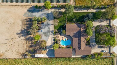 2300 S Akers St Visalia CA-small-055-001