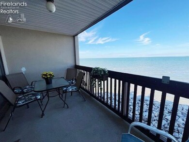 1803 E Perry St unit 36, Port Clinton, OH 43452 - photo 2