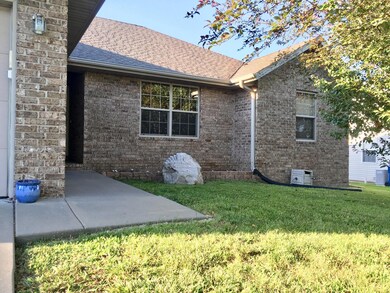 295 W Canyon Ct, Nixa, MO 65714 - photo 2