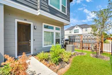 718 Strawberry Pines Ct, Houston, TX 77009 - photo 2
