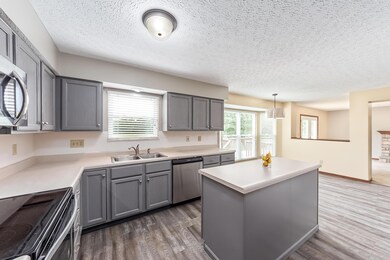 S - 849 Dunvegan Ct - 090a