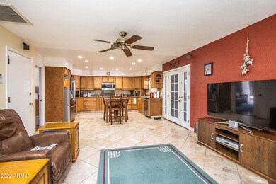 Family Room to Kitcheen