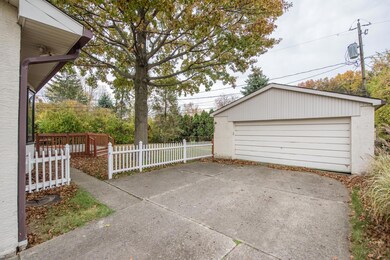 1281 Gumwood Dr, Columbus, OH 43229 - photo 4