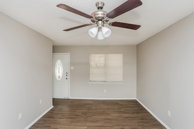 604 Stonewall Dr, Euless, TX 76039 - photo 3