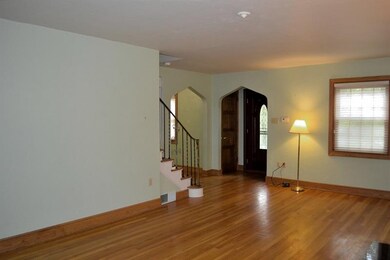 Loving Room:  Here is a good look at the entry alc