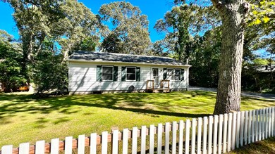 14 Cottage St, Vineyard Haven, MA 02568 - photo 4