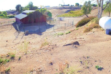 6 Stall Barn and Pasture Area