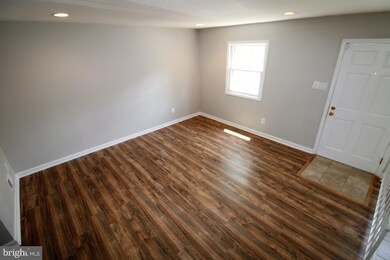 12137 Dove Cir, Laurel, MD 20708 - photo 3