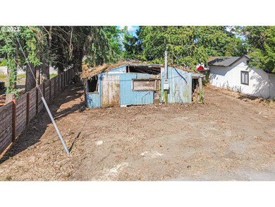 209 N Maple St, Canby, OR 97013 - photo 2