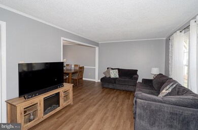 8200 Joshua Ct, Laurel, MD 20708 - photo 4