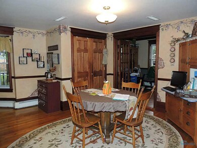 Eat In Kitchen.