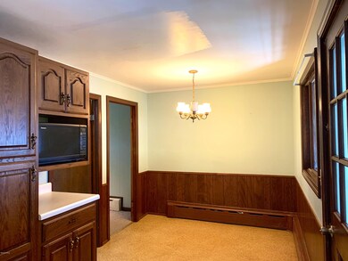 EAT IN KITCHEN