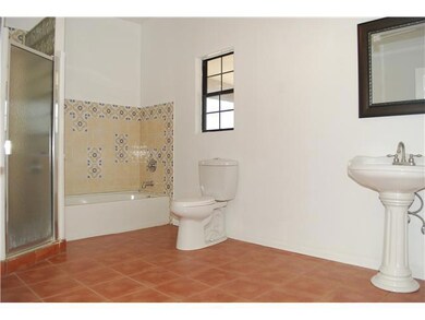 565 Riverdale St, El Paso, TX 79907 - photo 3