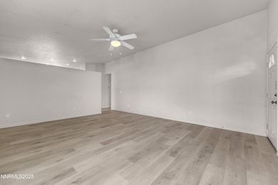 DesertLake17330-005