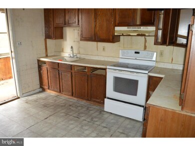 1008 Devault Ave, Paulsboro, NJ 08066 - photo 2