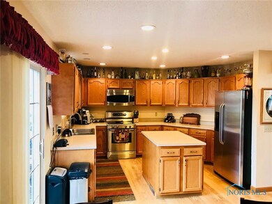 701 Tarra Oaks Dr, Findlay, OH 45840 - photo 2