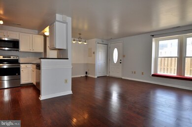 19813 Larentia Dr, Germantown, MD 20874 - photo 2