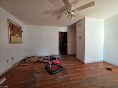 807 Tuscaloosa St, Greensboro, NC 27406 - photo 4