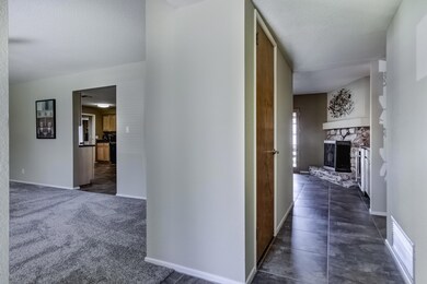 332 E Geneva Dr-10