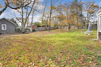 14 Halsey Ave, East Quogue, NY 11942 - photo 7