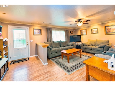 503 St John St, Sutherlin, OR 97479 - photo 5