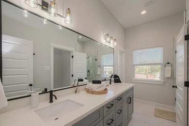 2105 Sam Wilson St unit E, Houston, TX 77020 - photo 5