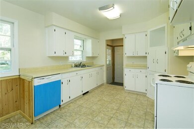 11259 Oakland Dr, Schoolcraft, MI 49087 - photo 4