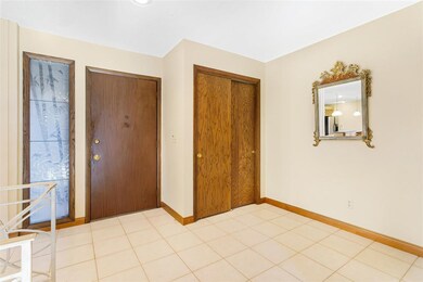 6401 Utica Ridge Rd unit 3, Davenport, IA 52807 - photo 3