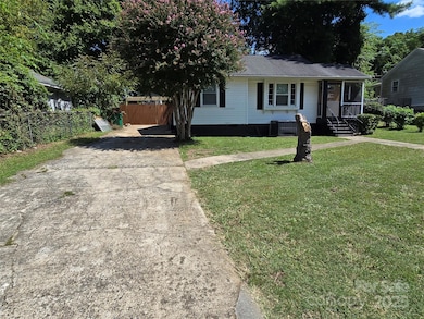 1900 Double Oaks Rd, Charlotte, NC 28206 - photo 2