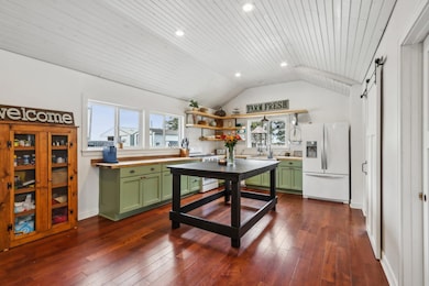 Large Country Kitchen