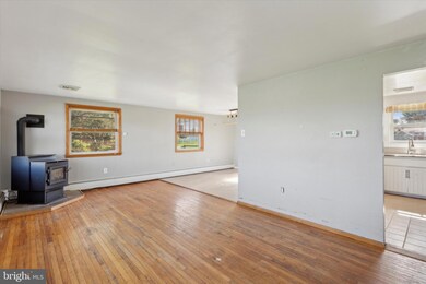 1570 Layfield Rd, Pennsburg, PA 18073 - photo 4