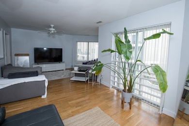 109 Harbour Close unit 109, New Haven, CT 06519 - photo 2