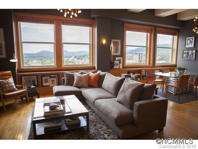 Top Floor Unit With Views