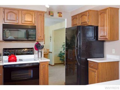 7218 Balla Dr, North Tonawanda, NY 14120 - photo 6