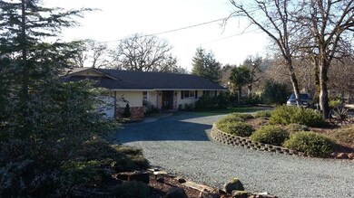 138 Meadow Lark Ln, Grants Pass, OR 97526 - photo 2